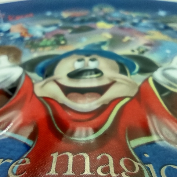 Walt Disney World "Where The Magic Lives" 3D Collector Plate NWT - Picture 2 of 15